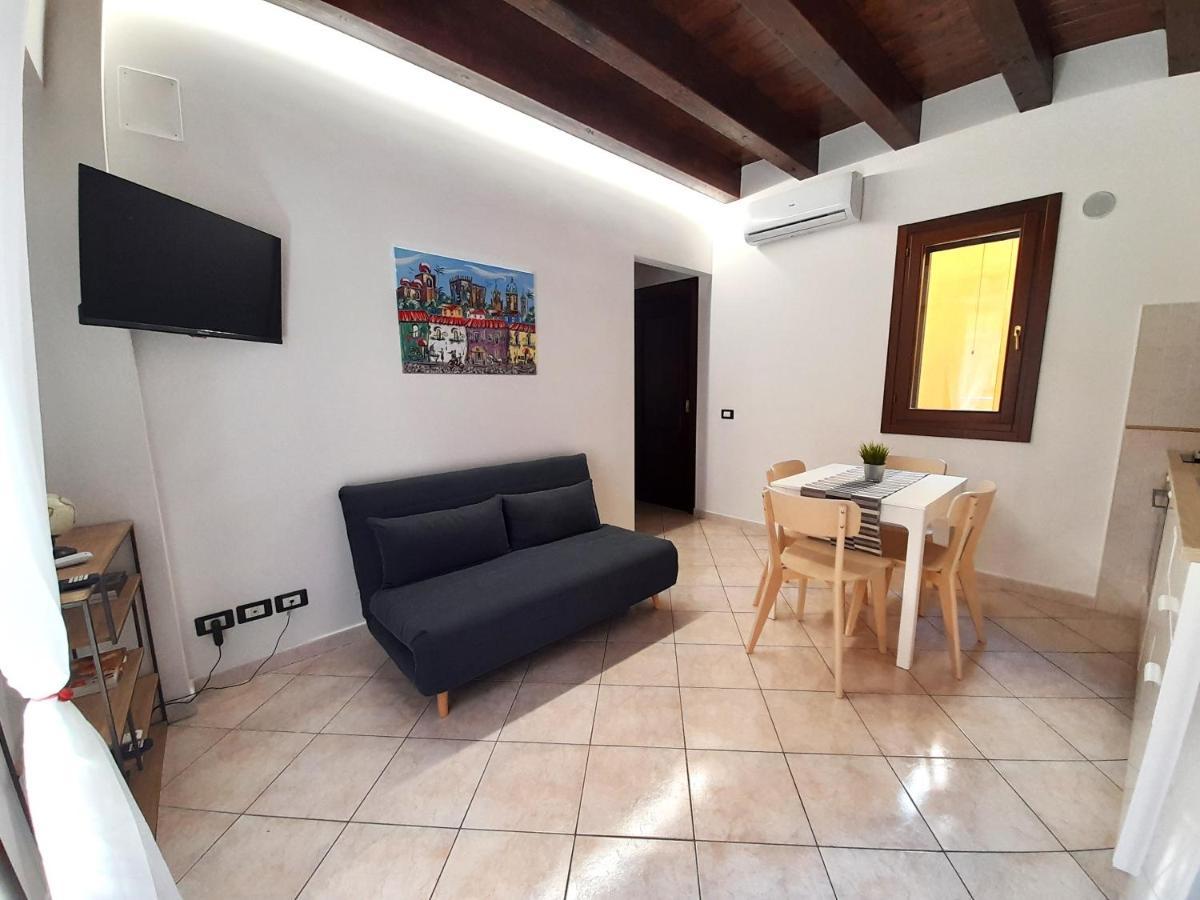 I Vicini Del Re Holiday Home ปาแลร์โม ภายนอก รูปภาพ